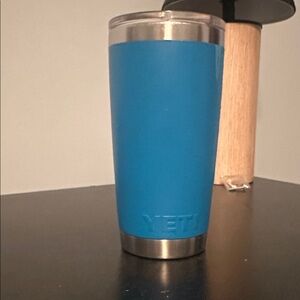 YETI reef blue 20oz tumbler